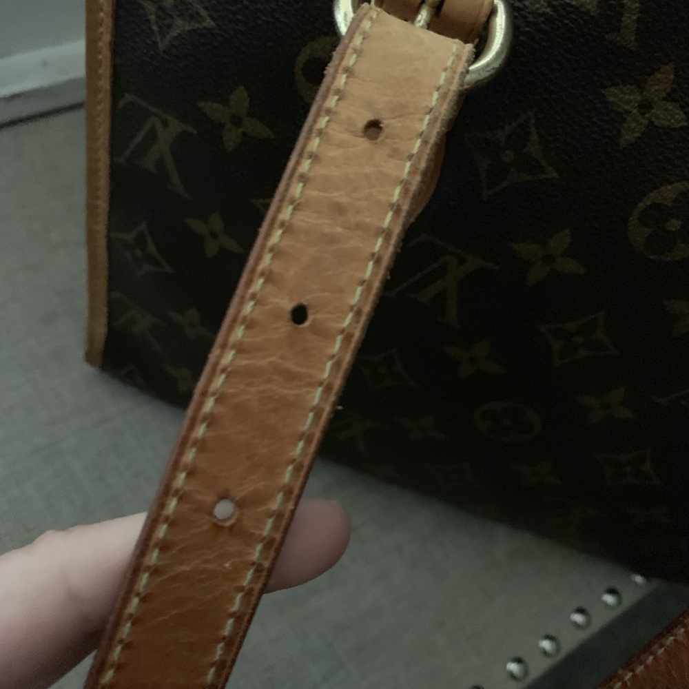 SOLD 💯 Auth Louis Vuitton Popincourt purse *Firm* - Picture 4 of 8